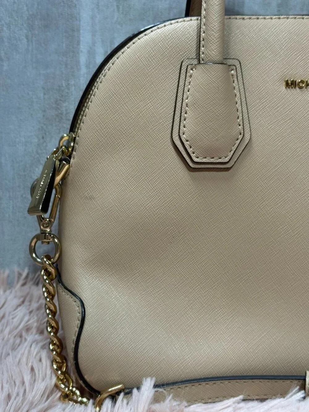 Great Preloved Condition Michael Kors Cindy Large Dome Satchel - Beige